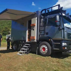 重汽越野房车 咨询热线13336611122